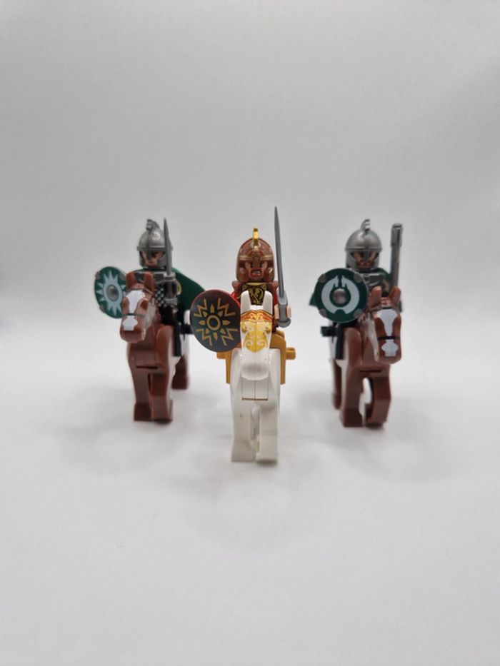 Figurines type lego 3 cavaliers du rohan dont le roi Théoden seigneur des anneaux / hobbit