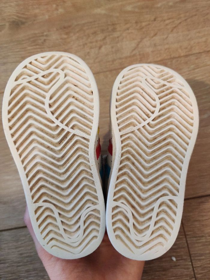 Basket Adidas taille 22 - photo numéro 9