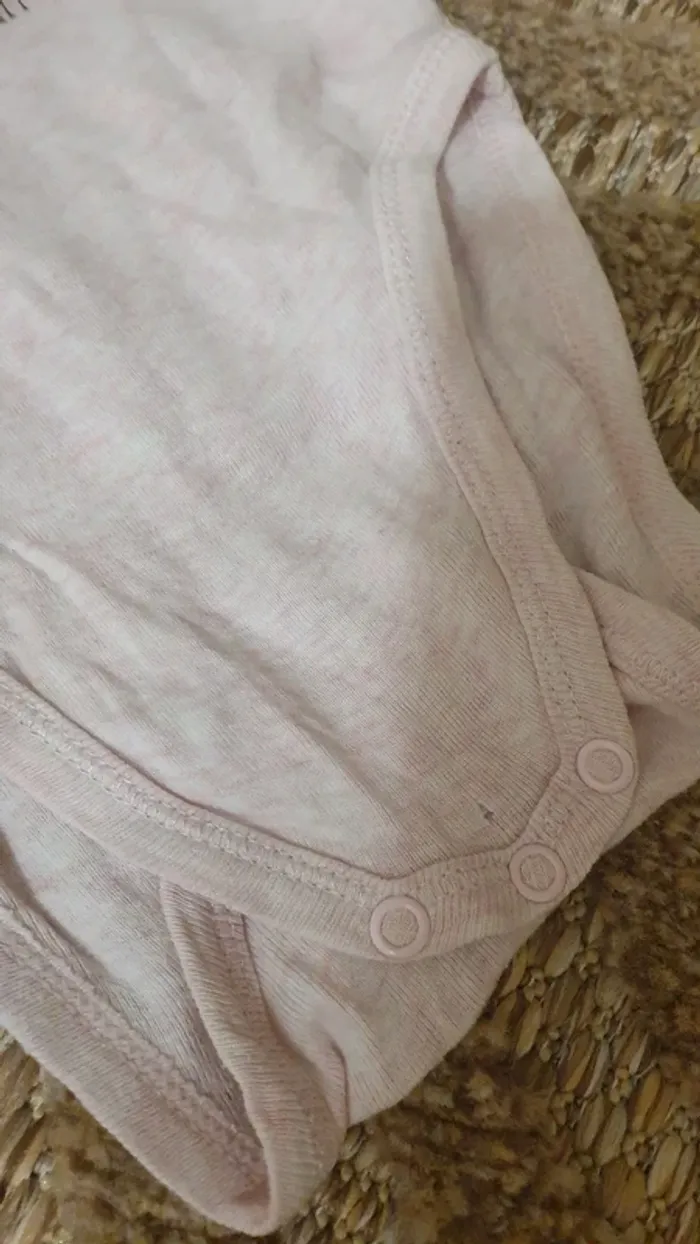 Lot 3 bodies fille 18 mois - photo numéro 2