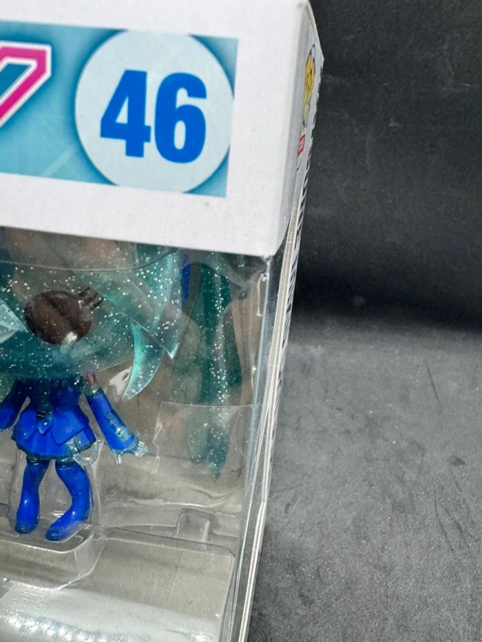 Funko pop hatsune miku crystal 46 hot topic - photo numéro 8