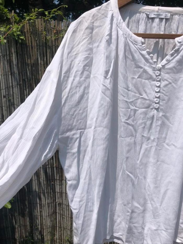 👚 Blouse tunique Mango longue, large et ample à col V et à manches longues avec détails boutons - photo numéro 8