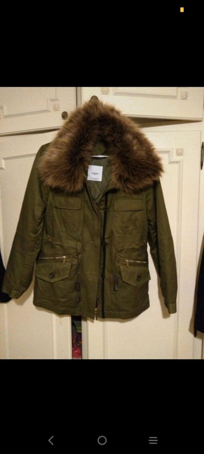 Beau parka kaki Mango  en excellent état taille xs