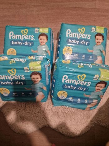 Lot de 4 paquet couche pampers taille 6 134 couches