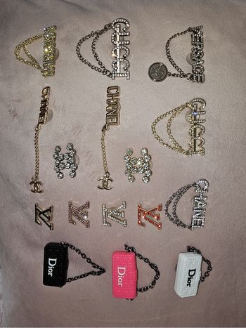 Pin’s pour crocs aux choix