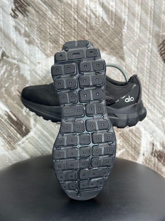 ALO Yoga Runner Sneakers - photo numéro 7