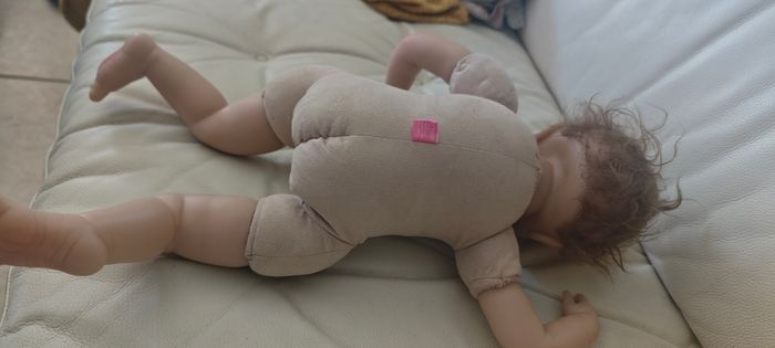 Bébé reborn, poupée avec nombreux vêtements et accessoires - photo numéro 6
