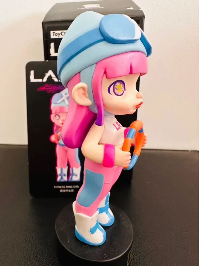 Vintage 2011 Figurine de collection Fitness Ring Girl – Laura Cyberpunk (ToyCity) - photo numéro 3
