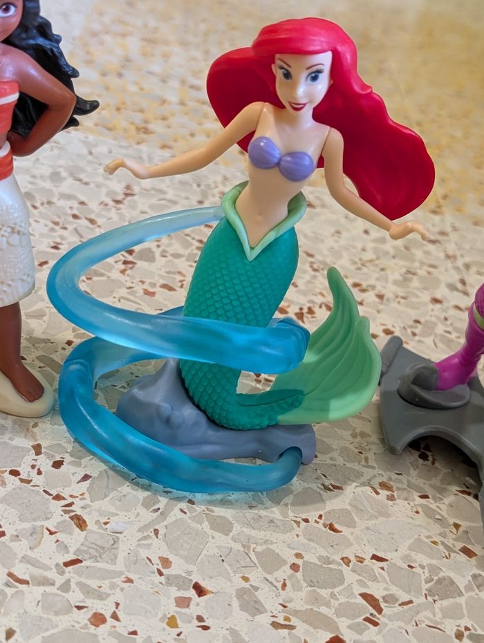 Lot figurines disney et supers héros - photo numéro 3