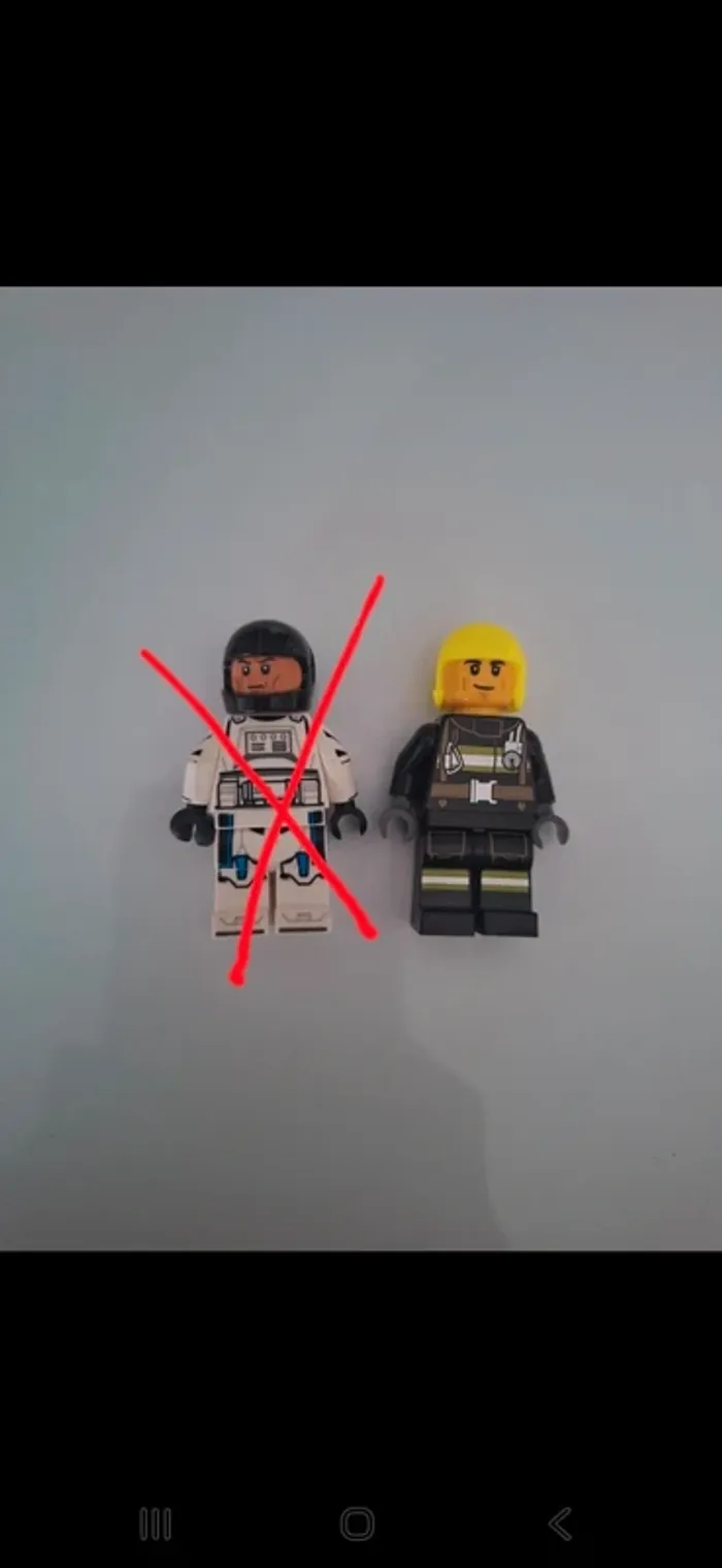 figurine lego astronaute
