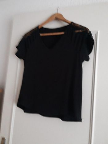 T shirt noir avec dentelle