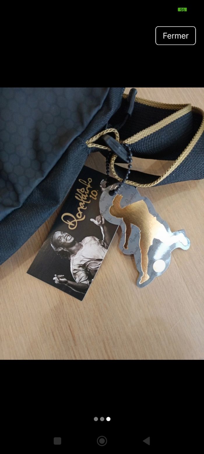 Sacoche Ronaldinho neuf emballé - photo numéro 2