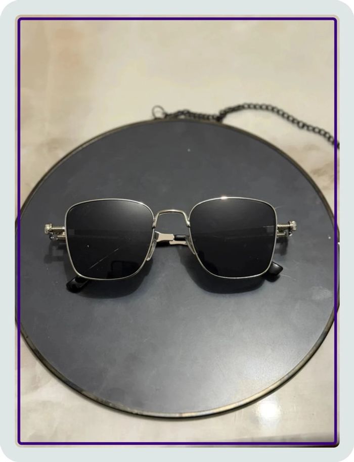 Lunette de soleil noir argentée