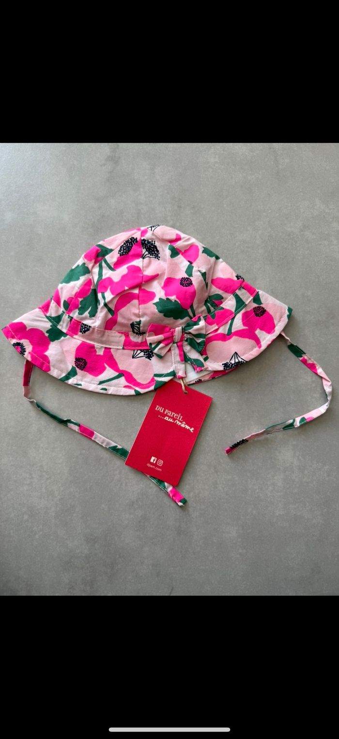 Chapeau avec ficelles été fleurs 6/12 mois
