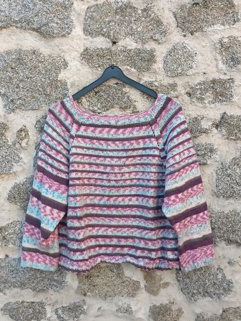 Pull tricot rayures rose violet et bleu
