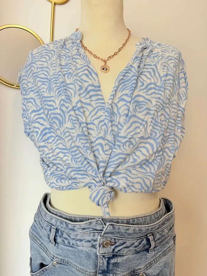 Blouse sans manche fluide crème et bleu ciel imprimé vague taille M H&M - photo numéro 2