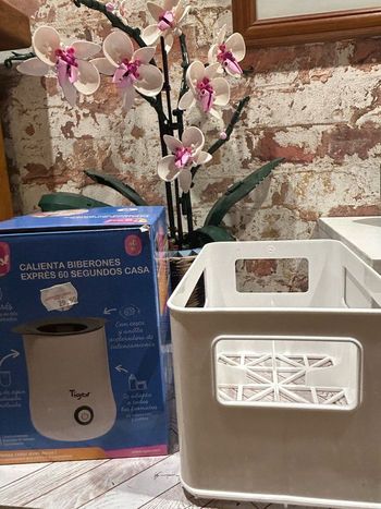 Chauffe biberon + casier à biberon