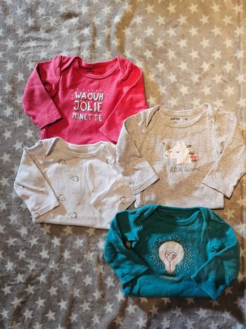 Lot de quatre bodies fille ML 9 mois