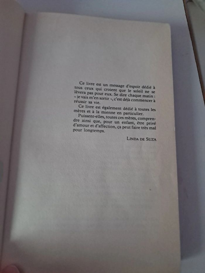 Livre la valise en carton - photo numéro 3