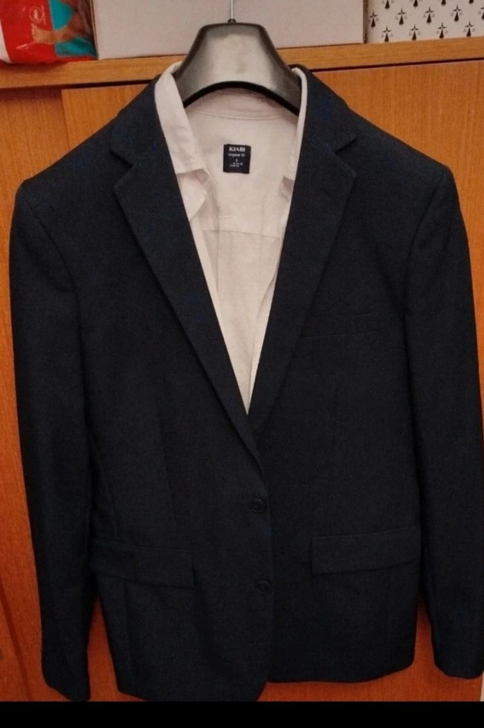 Blazer Kiabi taille 48 et chemise manche longue blanche taille S - photo numéro 2