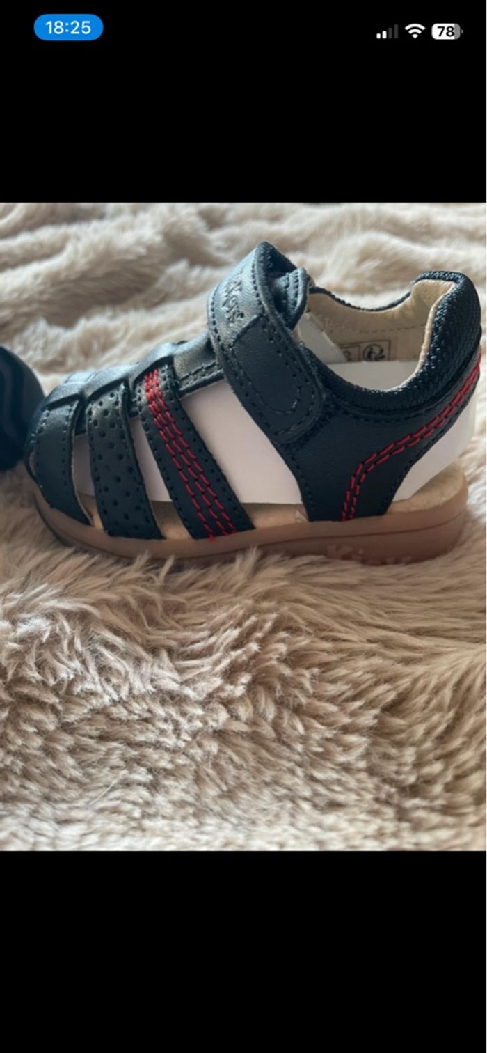 Sandales Kickers Platinium marine neuves – taille 20 - photo numéro 2