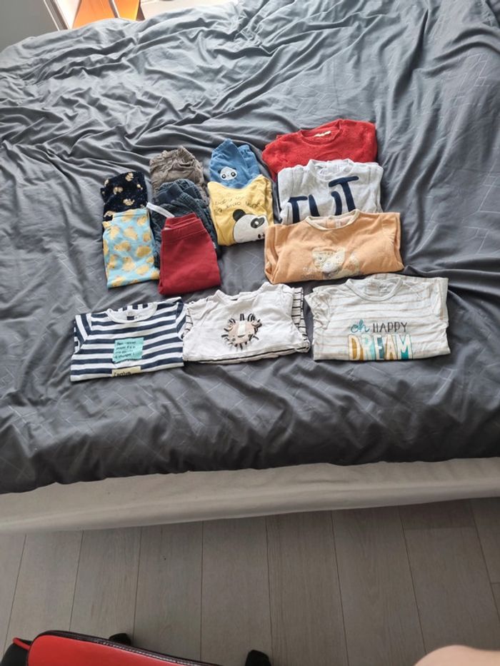Lot vêtements bébé 24 mois