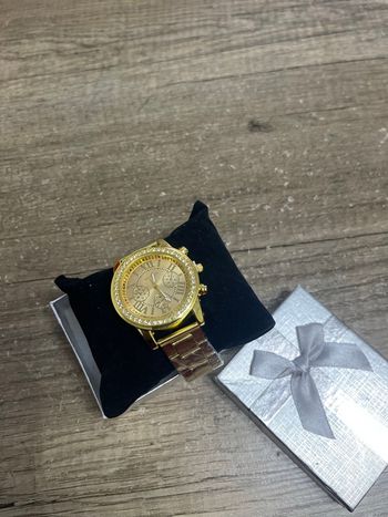 Montre. En acier  inoxydable