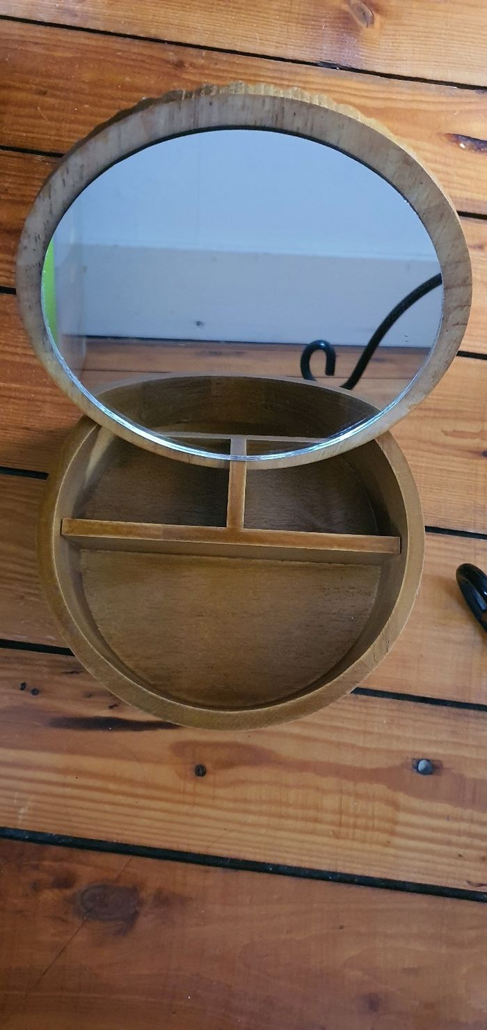 Boite à bijoux en bois avec miroir