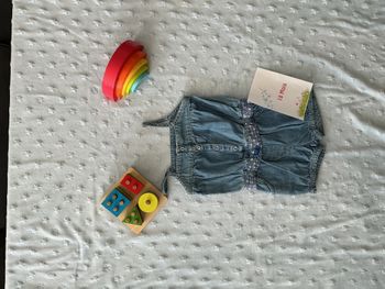 combinaison short en jean sans manches bleu ceinture en tissu 18 mois obaibi