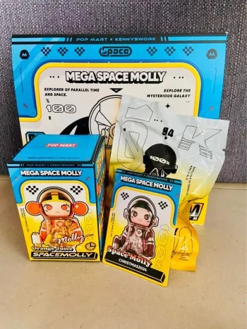 Pop Mart Mega Space Molly 100% Series 4 - Christmas 2024