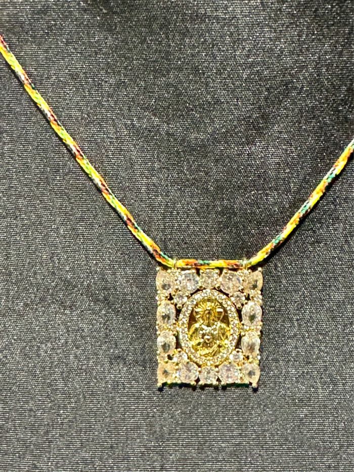 Collier habaha Paris tressé plaque xl relief jesus cristaux blancs - photo numéro 8