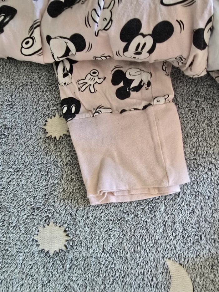 2 pantalons et 1 tee-shirt Minnie pyjama taille L - photo numéro 6