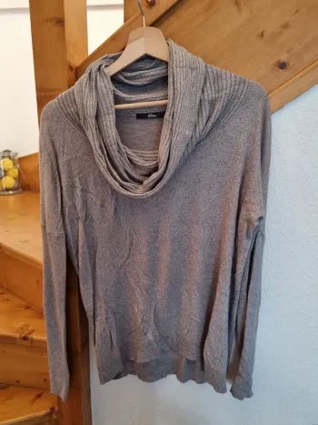 Pull marron col bénitier