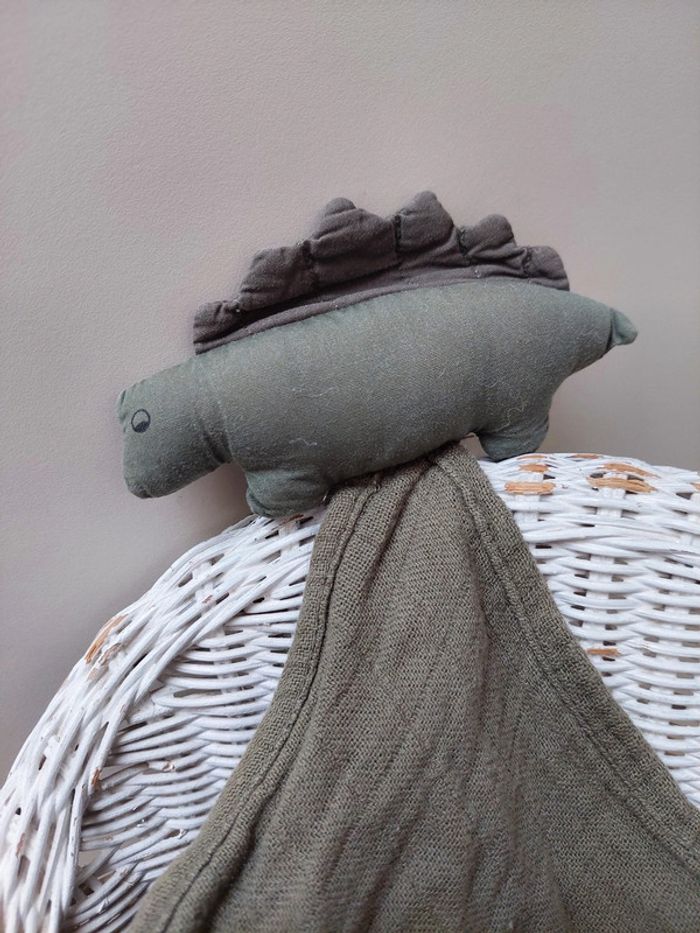 Liewood - doudou plat lange dinosaure kaki - photo numéro 2