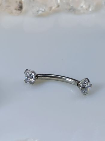Piercing d Arcade sourcil Banane Metal Acier broche double Strass Rond Oeil de Chat vissable blanc