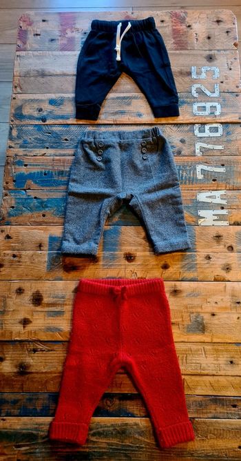 Lot de 3 pantalons pour bebe fille.