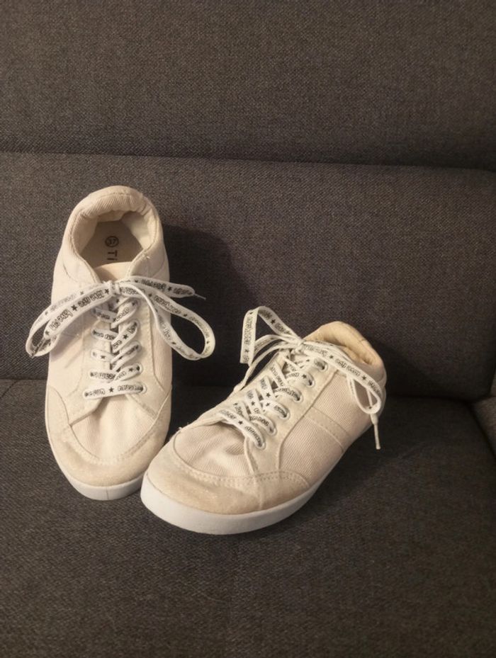 Baskets en tissu crème et paillettes 37