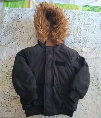 Blouson aviateur garçon  - Kiabi 6 ans - Capuche fausse fourrure , en très bon état