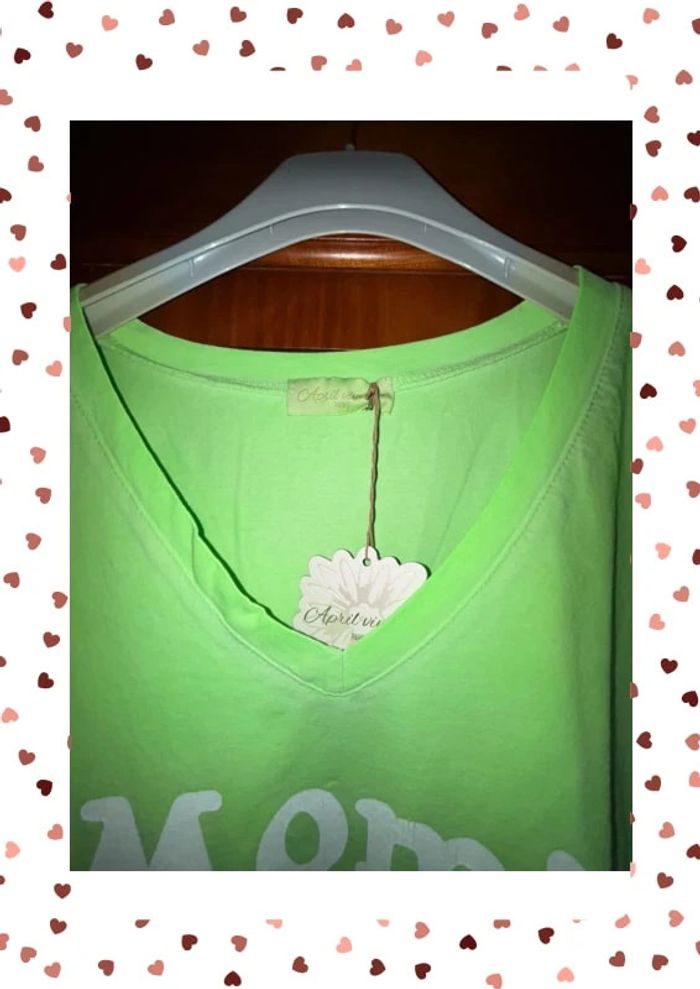 T-shirt col v vert fluo April Vintage - photo numéro 2