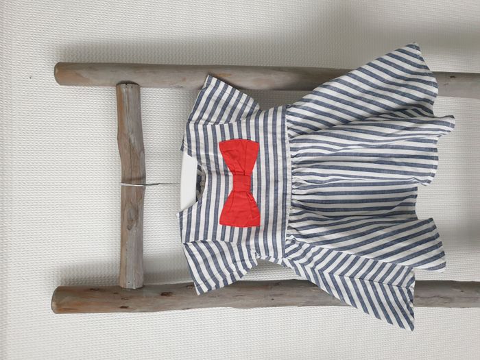 Robe volantée rayée avec noeud rouge - T3M - Orchestra