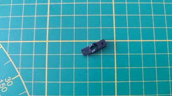 Pièce 19E du fascicule n°19 numéro 19 pièce détachée Renault R8 Gordini 1/8 1/8ème Eaglemoss collect