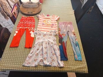 Lot vêtements fille Disney taille 3/4a