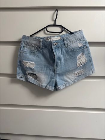 Short troué 