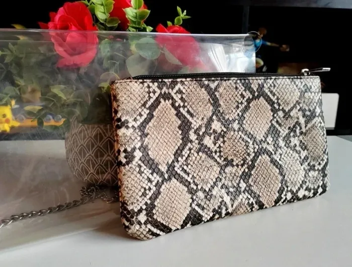 Grande pochette plastique + une autre pochette - photo numéro 5