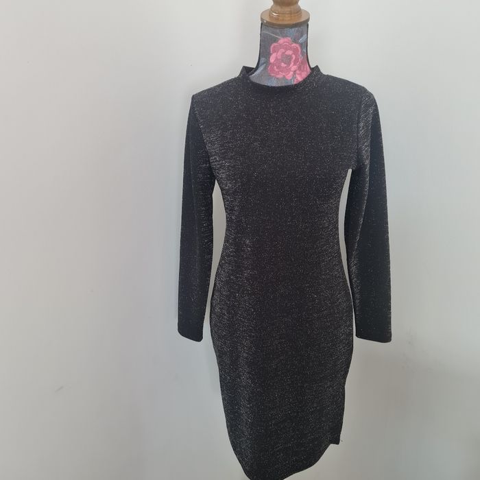 Belle robe noire pailletée - photo numéro 2