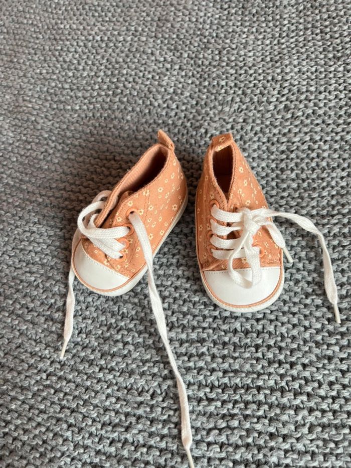 Chaussures bébé fille  motif fleurs