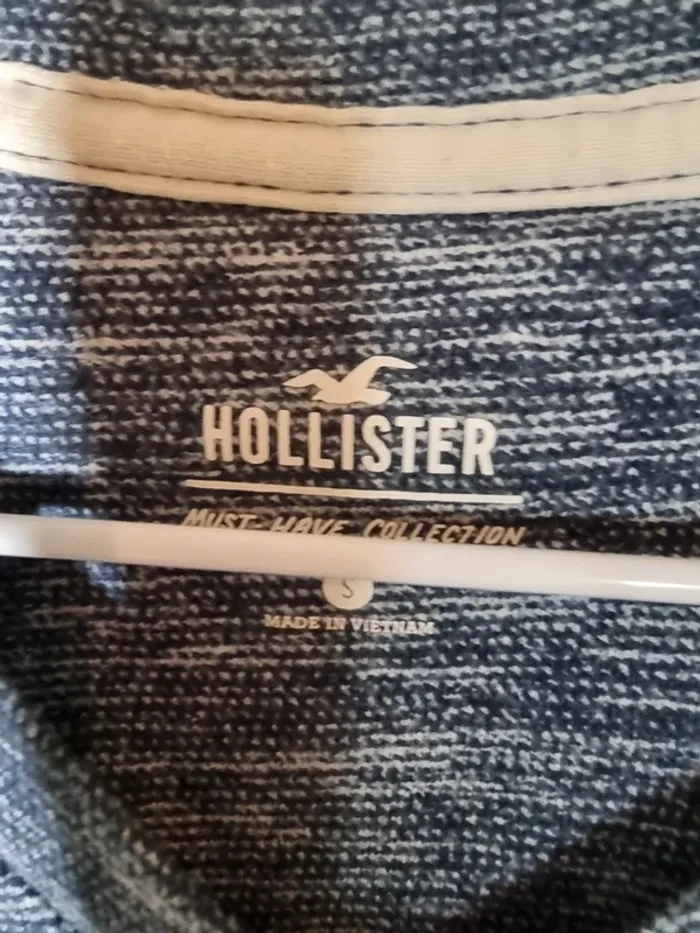 T-shirt col V Hollister - photo numéro 3