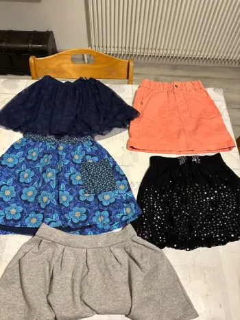 Lot 5 jupes 8 ans