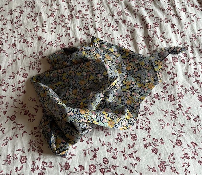 Chute de tissu imprimé à fleurs et fruits - photo numéro 2