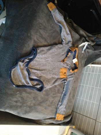 1 body et 2 pulls h et m 12 mois
