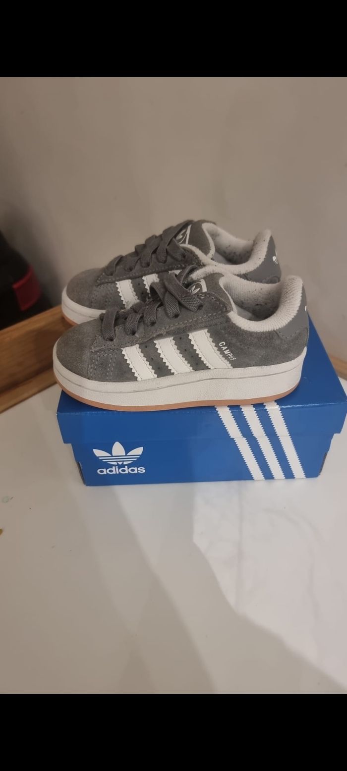 Basket adidas modèle campus taille 24 - photo numéro 2